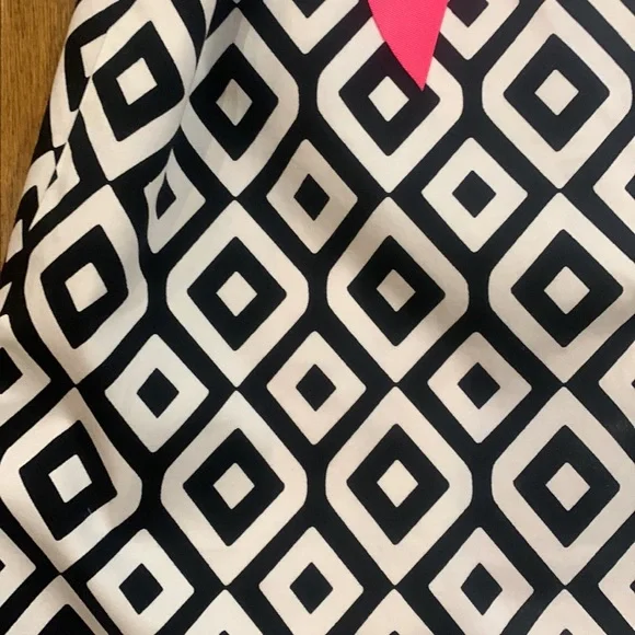 PINK AND BLACK AND WHITE JESSICA HOWARD DRESS WITH PINK RIBBON BELT. Sleeveless - Picture 5 of 9